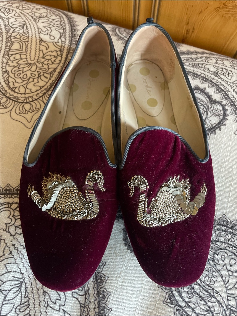 Boden Burgundy Velvet Swan Loafers, Women’s 37/ U.S. 6 beaded embroidery unique